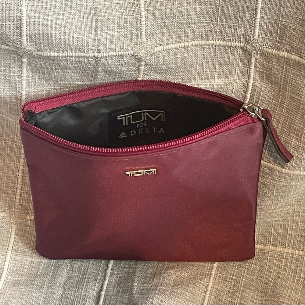TUMI Delta Airlines Premium Amenity Bag EMPTY Burgundy Toiletry Travel 6x7” Zip
